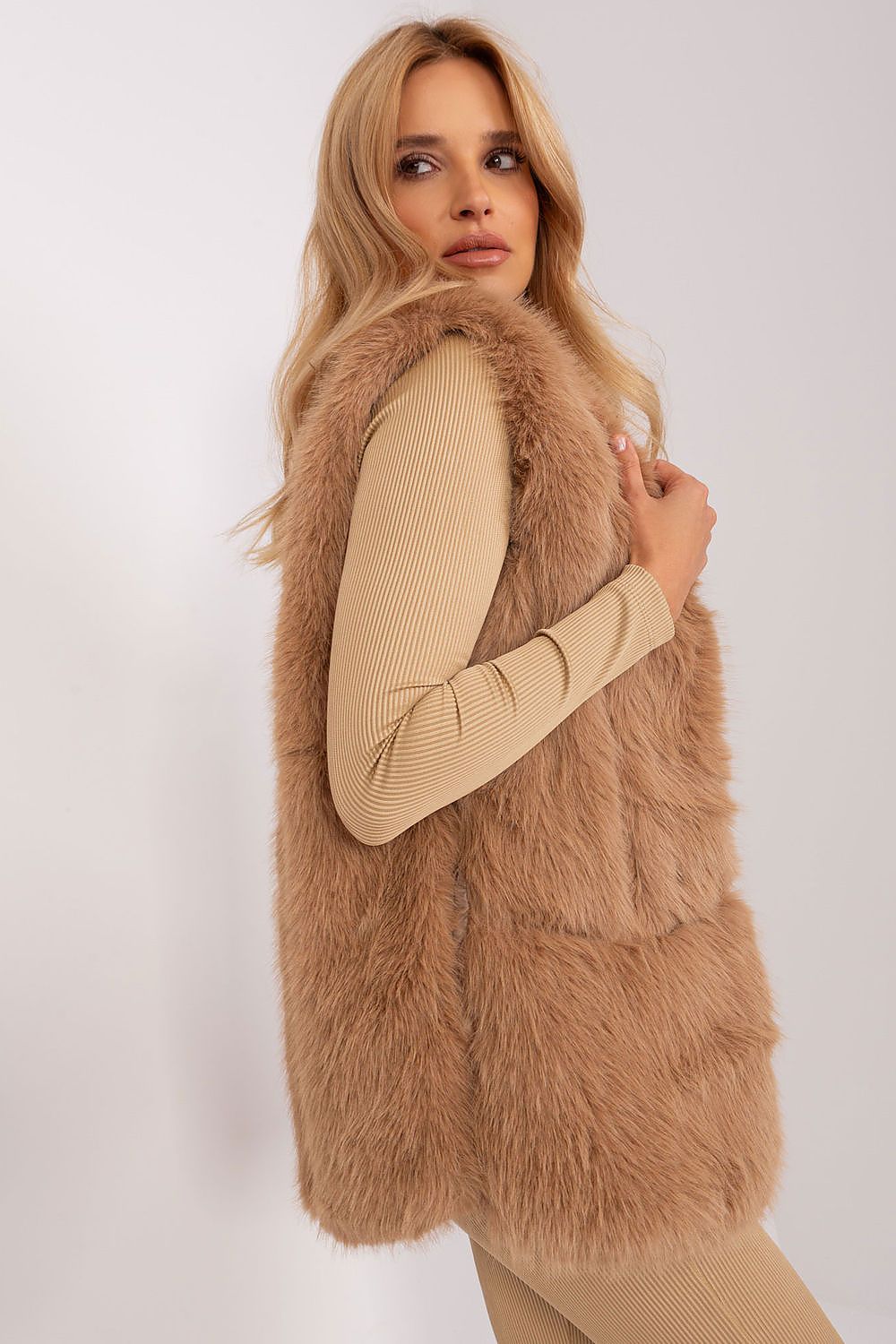 Gilet model 186704 Wool Fashion Italia 